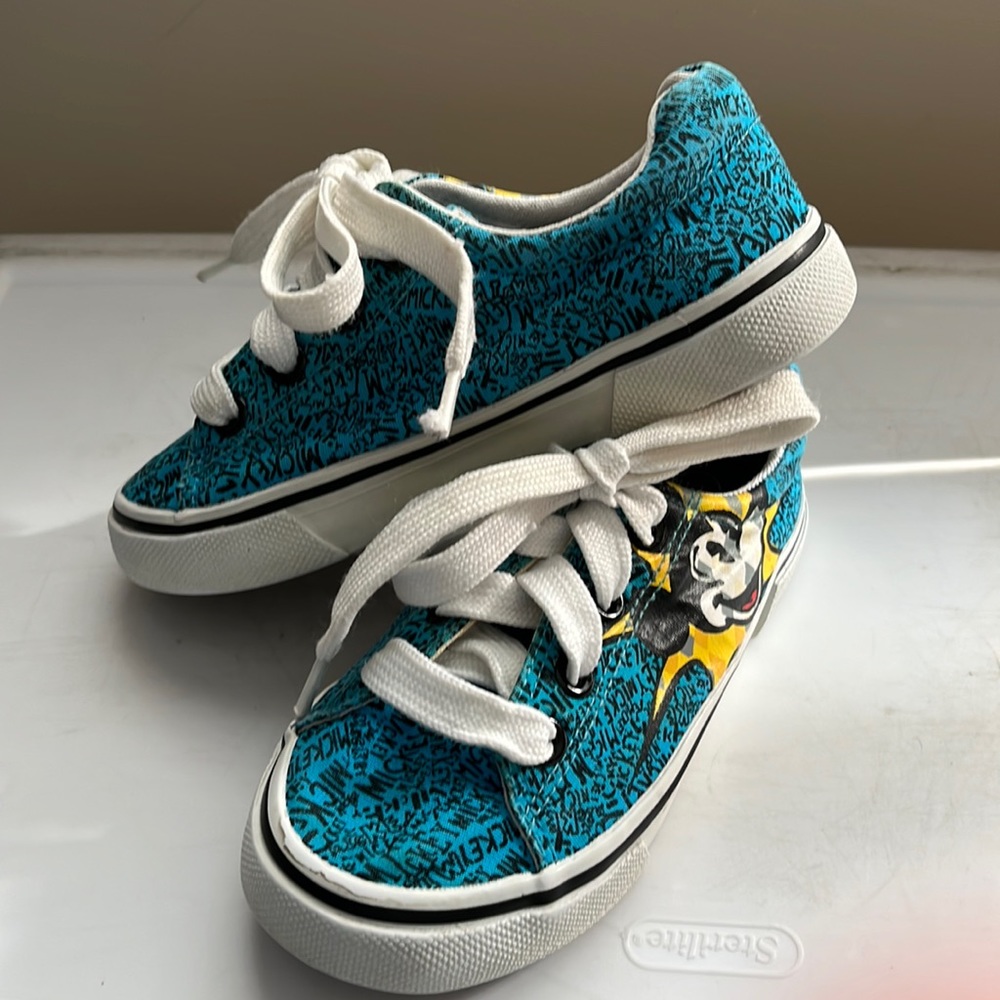 Micky Mouse kids sneakers size 11/12